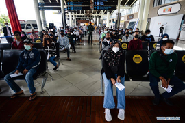 Gần 52.000 ca COVID-19 trong ngày, Indonesia gia hạn hạn chế hoạt động cộng đồng