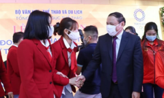 Bộ trưởng Nguyễn Văn Hùng: 'Hãy cống hiến với lá cờ Tổ quốc trong tim'