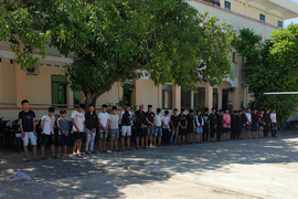 Bắt gọn 25 thanh thiếu niên gây rối trật tự công cộng trong mùa dịch