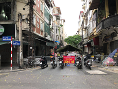 Hà Nội dừng dịch vụ không thiết yếu, không tụ tập quá 5 người từ 0h 19/7