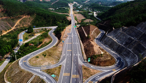 Chậm giải ngân vốn đầu tư công: Vì đâu dòng tiền bị 'nghẽn'?