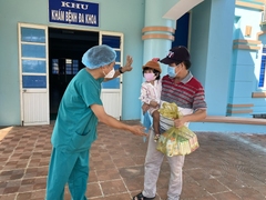 Bé gái 2 tuổi ở Quảng Ngãi chiến thắng COVID-19 sau 3 tuần điều trị