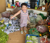 Ấm lòng những thùng thịt cá, rau củ người Sài Gòn tiếp tế cho nhau giữa mùa dịch