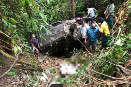 Xe bán tải lao xuống vực, giám đốc và phó giám đốc ở Lai Châu thiệt mạng