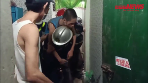 Video: Đục tường cứu cháu bé bị mắc kẹt 2 ngày trong khe bê tông ở Hà Nội