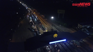 Video: Ùn tắc trong đêm tại chốt kiểm soát COVID-19 ở cửa ngõ Hà Nội