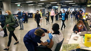 Vì sao Anh không tiêm vaccine COVID-19 cho người dưới 18 tuổi?