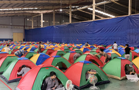 TP.HCM: Công nhân thực hiện 3 tại chỗ nhưng chủ doanh nghiệp lại đi về hằng ngày