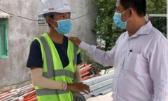 Cán bộ nói 'bánh mì không phải thực phẩm thiết yếu' xin lỗi anh công nhân