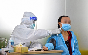 TP.HCM: Những bệnh nhân COVID-19 đầu tiên nhập viện dã chiến Thuận Kiều Plaza