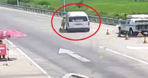 Khởi tố tài xế giật giấy tờ, tông CSGT ở chốt kiểm soát dịch COVID-19 Đà Nẵng