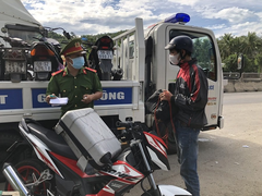 Hơn 650 người chạy xe từ vùng dịch về Quảng Ngãi, một người mắc COVID-19