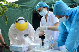 Hà Nội thêm 9 ca nghi COVID-19, có người xét nghiệm lần 3 mới dương tính