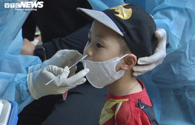 Ảnh: Lấy mẫu xét nghiệm 2.100 người, Gia Lai thêm 3 ca dương tính SARS-CoV-2