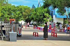 Bảo vệ dương tính SARS-CoV-2, Quảng Nam xuyên đêm xét nghiệm 2.000 người