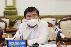 Chủ tịch TP.HCM: Từ ngày mai, tuyệt đối không ra đường sau 18h