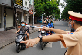 Những trường hợp nào được ra đường sau 18h ở TP.HCM?