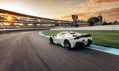 Ferrari SF90 Stradale lập kỷ lục mới tại đường đua lâu đời nhất nước Mỹ