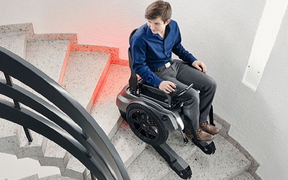 Video: Cận cảnh xe lăn leo thang, xe điện 4 bánh độc đáo trên thế giới