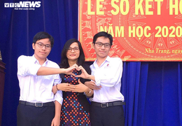 Hai anh em sinh đôi là thủ khoa và á khoa khối C toàn quốc