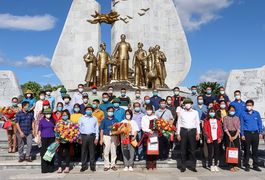 Ảnh: 29 bác sĩ, điều dưỡng Quảng Bình lên đường chi viện TP.HCM chống dịch 