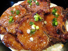 Món ngon mỗi ngày: Sườn cốt lết rim mặn ngọt