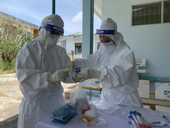 Quảng Ngãi: Nhân viên y tế làm việc ở khu vực phong tỏa dương tính SARS-CoV-2