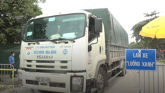Video: Xe 'luồng xanh' thuận lợi đi qua chốt cửa ngõ Hà Nội