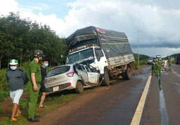 Ô tô con tông trực diện xe tải, 3 người chết tại chỗ