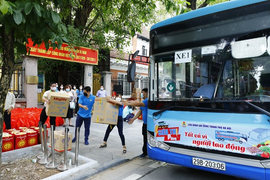 Video: 'Xe buýt 0 đồng' phục vụ người lao động ảnh hưởng dịch COVID-19