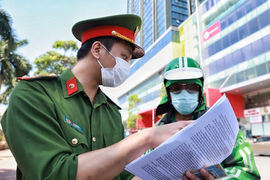 Hà Nội yêu cầu Grab dừng giao hàng