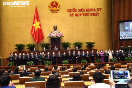 Quốc hội phê chuẩn 4 Phó Thủ tướng, 22 Bộ trưởng, trưởng ngành