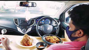 Video: Nhà hàng ở Ấn Độ phục vụ đồ ăn ngay trên xe của khách