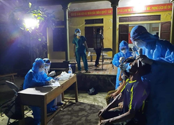 Cho phép F1 về nhà thăm vợ mới sinh, chủ tịch xã ở Nghệ An bị đình chỉ công tác