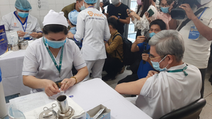 TP.HCM quyết phủ nhanh việc tiêm vaccine, không ràng buộc đối tượng