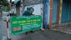 Video: TP.HCM lập hàng loạt chốt bảo vệ 'vùng xanh' hạn chế người lạ ra vào
