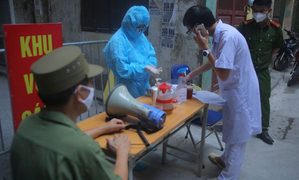 Hà Nội nên thí điểm cách ly F1 tại nhà?