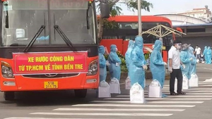 Bến Tre bắt đầu đón 2.500 công dân có hoàn cảnh khó khăn từ TP.HCM về quê
