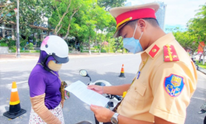Từ 18h ngày 31/7, người Đà Nẵng ra đường phải có Giấy đi đường đúng mẫu