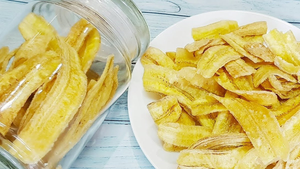 Ở nhà mùa dịch, làm 5 loại snack từ chuối xanh cực dễ