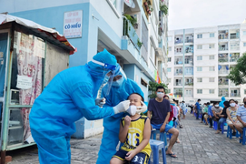 Cán bộ Văn phòng Đoàn ĐBQH, HĐND Đà Nẵng xô xát với nhân viên lấy mẫu xét nghiệm
