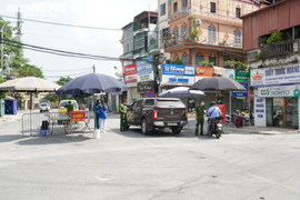 Hà Nội: Bắt kẻ cầm kiếm đuổi đánh cán bộ chốt kiểm soát