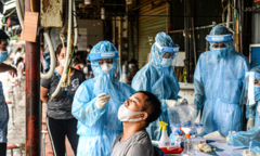 Hà Nội: Lấy mẫu xét nghiệm COVID-19 cho hơn 300 tiểu thương chợ Phùng Khoang