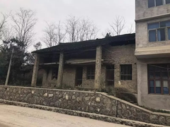 Nhà cũ của chồng Triệu Vy tồi tàn đến khó tin