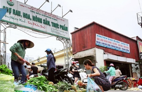 Hà Nội tạm thời phong tỏa chợ đầu mối Minh Khai