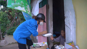 Video: Bữa cơm nghĩa tình trong thời gian giãn cách xã hội ở Hà Nội