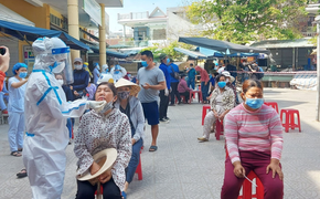 Xem xét xử lý cán bộ HĐND TP Đà Nẵng tát nữ nhân viên y tế lấy mẫu xét nghiệm