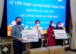 HĐND TP.HCM tiếp nhận 100.000 khẩu trang TS95 gửi đến tuyến đầu chống dịch