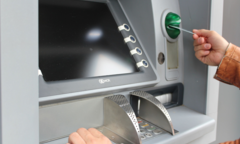 Giảm mạnh phí các loại giao dịch qua ATM, POS