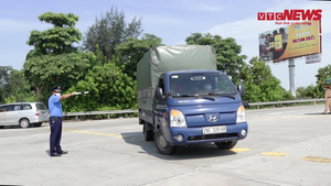 Video: Nhiều tài xế quay đầu tại cửa ngõ sau công điện siết chặt dân rời Thủ đô